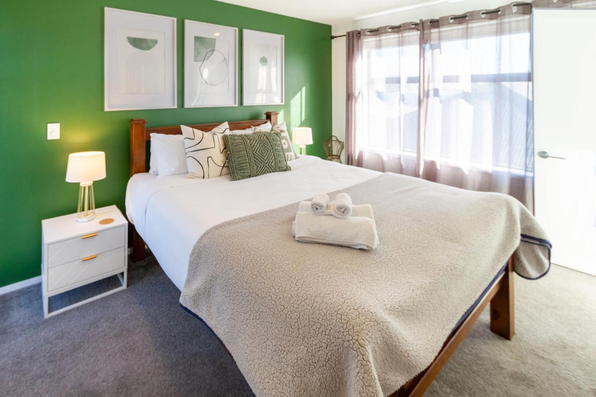 Gorgeous In Green - 2 Bed Central Oasis W/King Bed 基督城 外观 照片