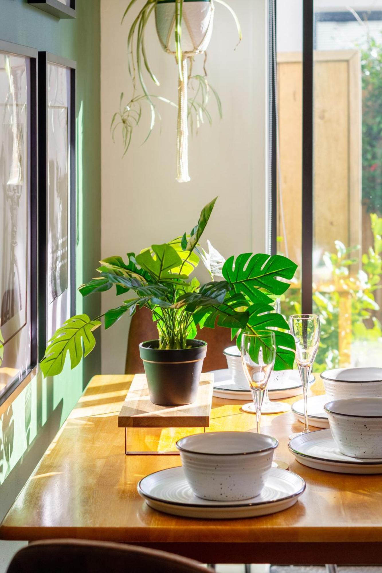 Gorgeous In Green - 2 Bed Central Oasis W/King Bed 基督城 外观 照片